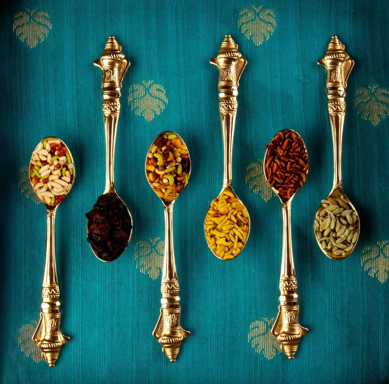 Chandan Mukhwas 6 in 1 Royal Pack Mukhwas 230 g 5.webp